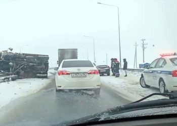 Авария дня. Вальс на обледенелой трассе  от Олег за 07 декабря 2022