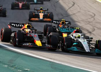 Деймон Хилл: Red Bull ещё далеко до доминирования Mercedes