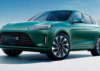 Гибридные кроссоверы Huawei Aito M5 за 5 млн рублей уже в России