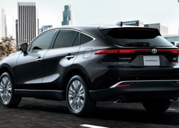 Кроссовер Toyota Harrier добрался до России
