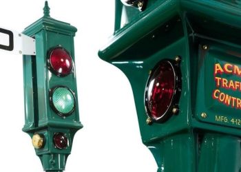 Один из 11 выживших регулировщиков дорожного движения: светофор