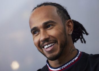 «Продолжай гонять вечно!». Хэмилтон рассказал о реакции семьи на его планы продолжить карьеру