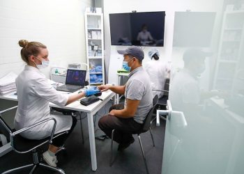 Путин подписал поправки, допускающие дистанционный медосмотр водителей