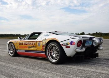Разрешенный для использования на дорогах Ford GT достиг рекордной