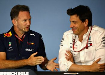 «Тото, поменяемся командами?» Реакция соцсетей на трансферный бум в Ф1