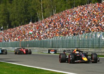 В FIA задумались о вреде DRS?