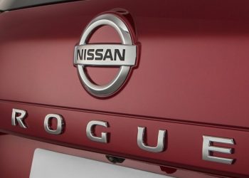 В России начали продавать кроссовер Nissan Rogue