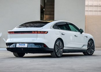 Voyah представил новый седан. Он может появиться в России