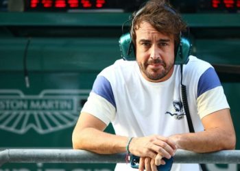 «Взрывоопасная смесь». Уилл Бакстон предсказал увольнение Алонсо из Aston Martin